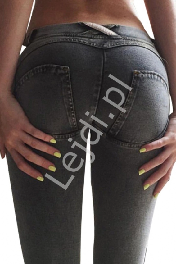 Czarne jeansy podkreślające pośladki 049
