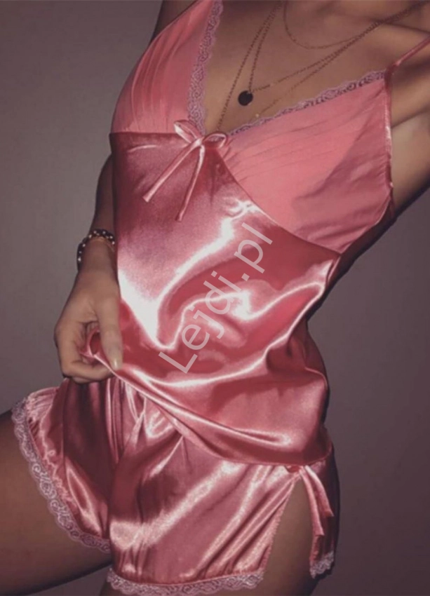 Satynowa piżama pudrowo różowa z szyfonowymi  miseczkami, szorty i koszulka 0125