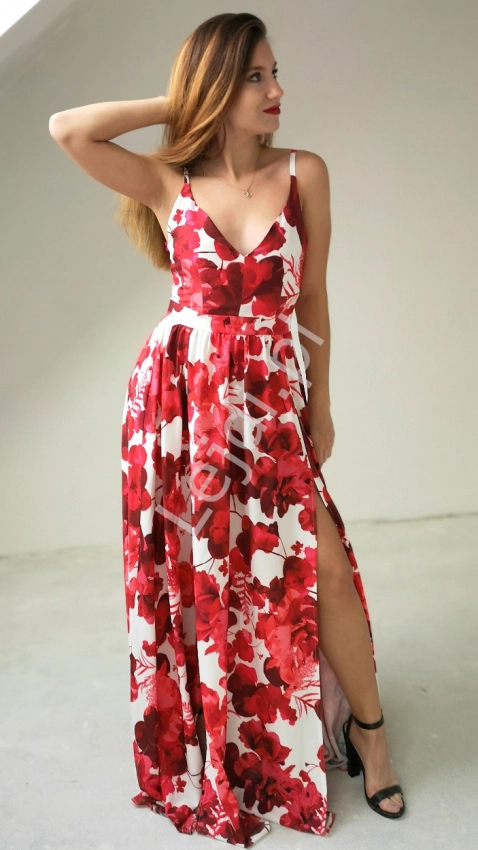 Wieczorowa suknia w czerwone kwiaty, Nina