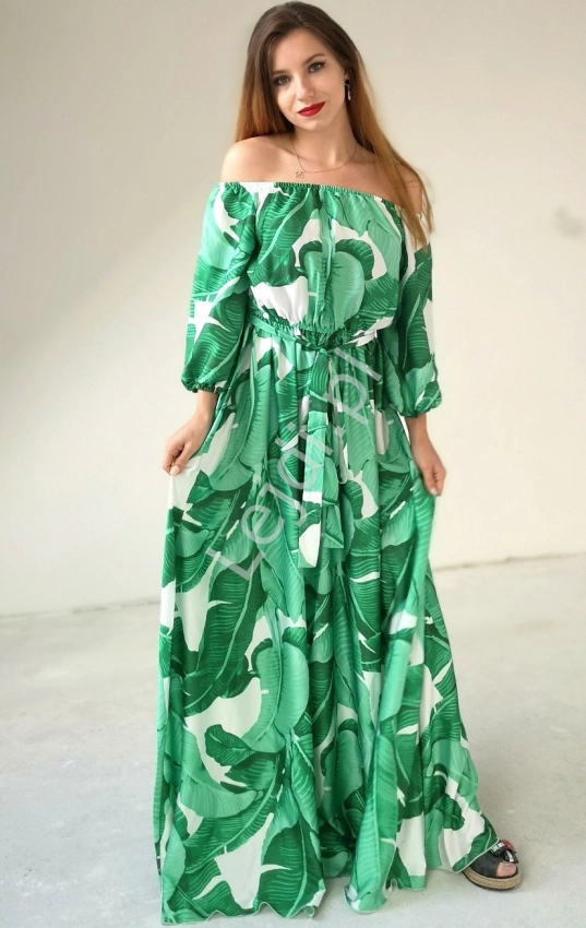 Zwiewna sukienka z odkrytymi ramionami, biała w zielone liście, Klara